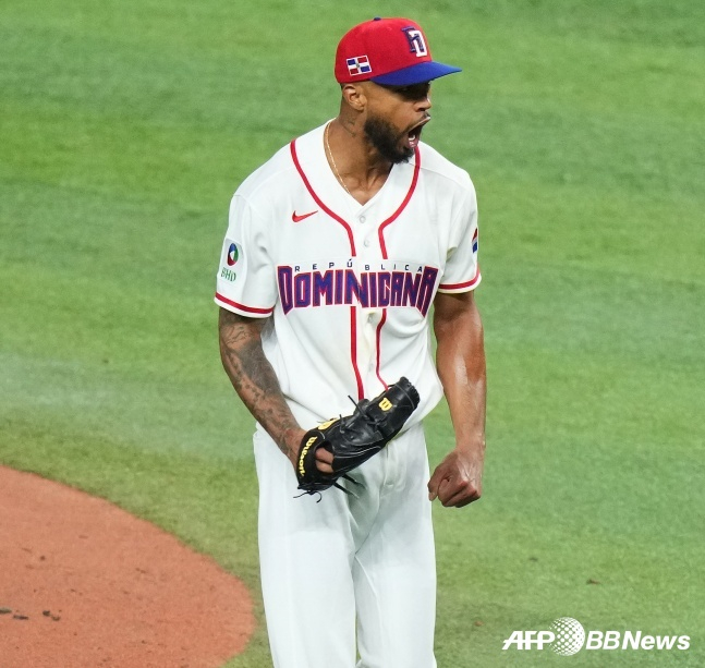 Dominican Christopher Sanchez roars in the second round of the 2026 WBC against South Korea / vs. Korea at Rondipo Park in Miami, Florida on the 14th (Korea Standard Time). /AFPBBNews=News1