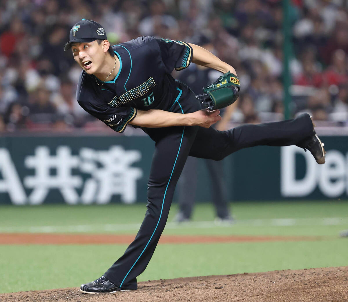 Kota Tatsu throws with all his might (Photo by Hidenori Baba)