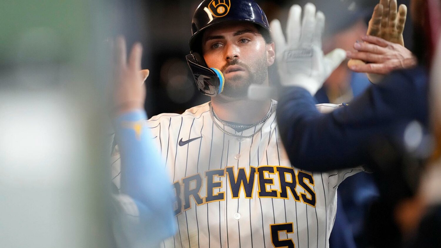 Murakami's Home Run Isn't Enough, Brewers beat White Sox 6-1