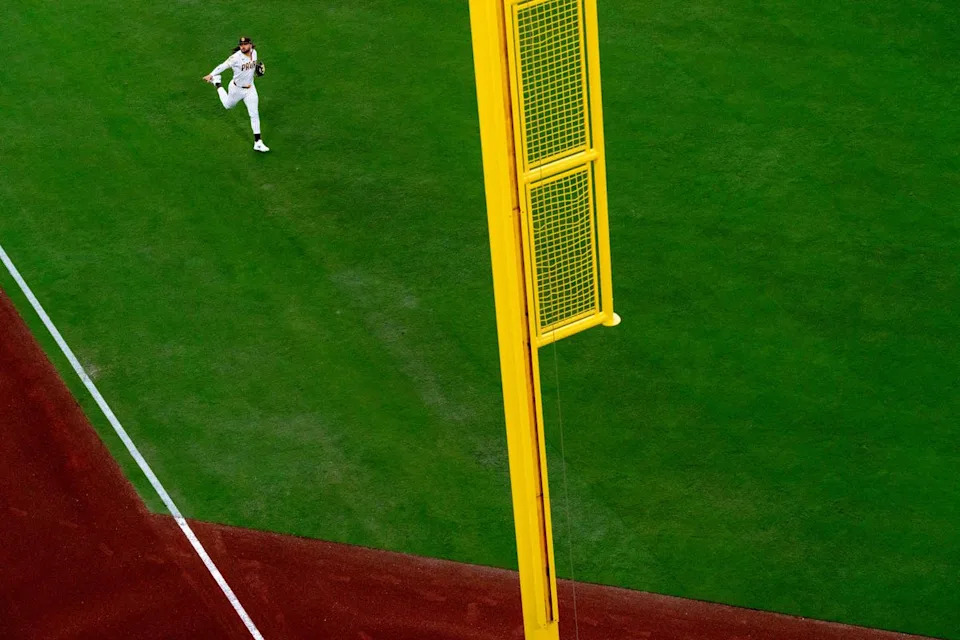 San Diego Padres outfielder Fernando Tatis Jr. (23) waves to fans before an MLB game between the Detroit Tigers and the San Diego Padres, Friday March 27, 2026 at Petco Park in San Diego, Calif.