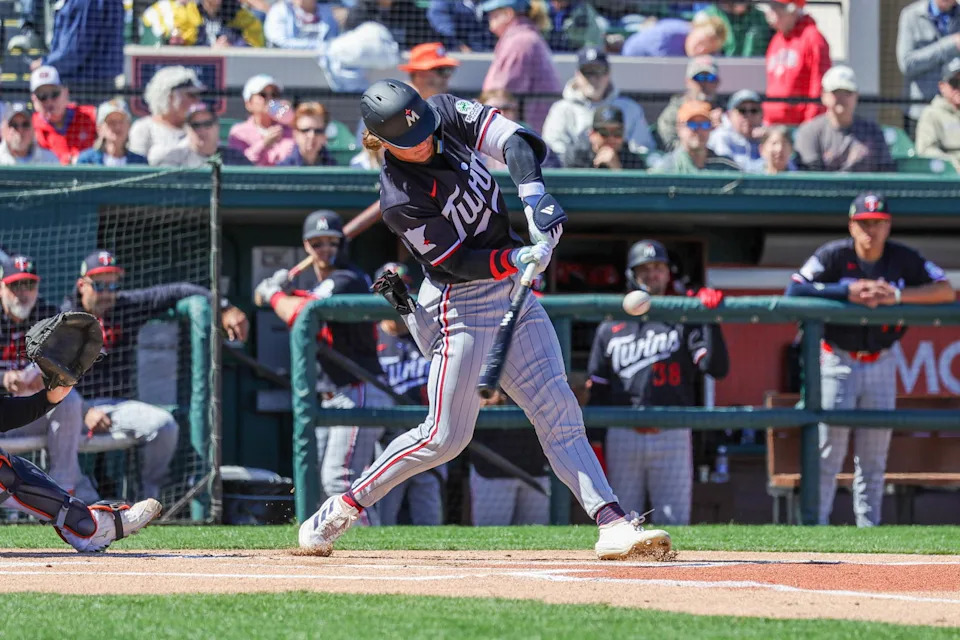 Minnesota Twins second baseman Luke Keaschall (15). © Mike Watters-Imagn Images