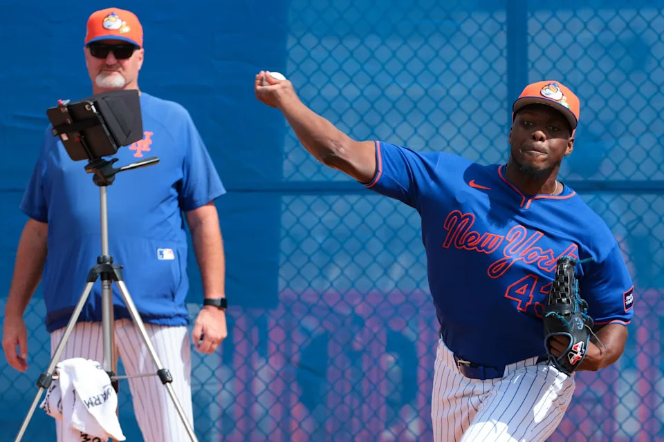Feb 17, 2026; Port St. Lucie, FL, USA; New York Mets pitcher Huascar Brazoban (43) pitches during spring training at Clover Park. Mandatory Credit: Sam Navarro-Imagn Images