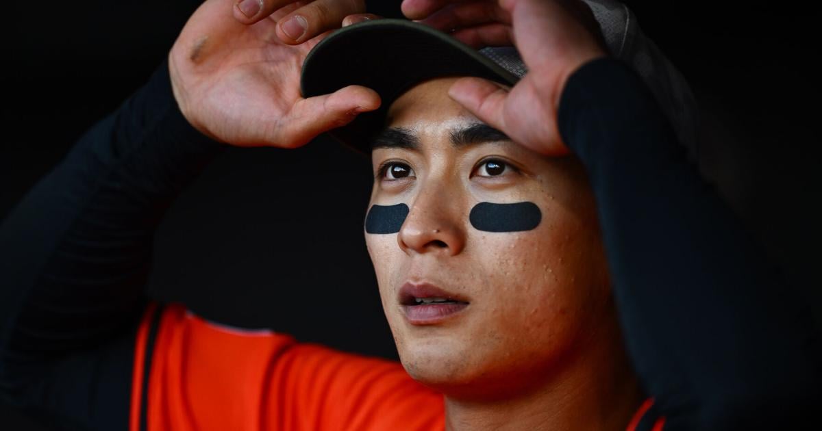 SF Giants’ Lee rolls ankle in World Baseball Classic but shouldn’t miss games | Sports