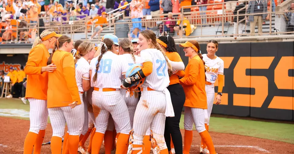 #1 Tennessee Lady Vols improve to 23-0, sweep #17 LSU with 8-5 win | Local Sports