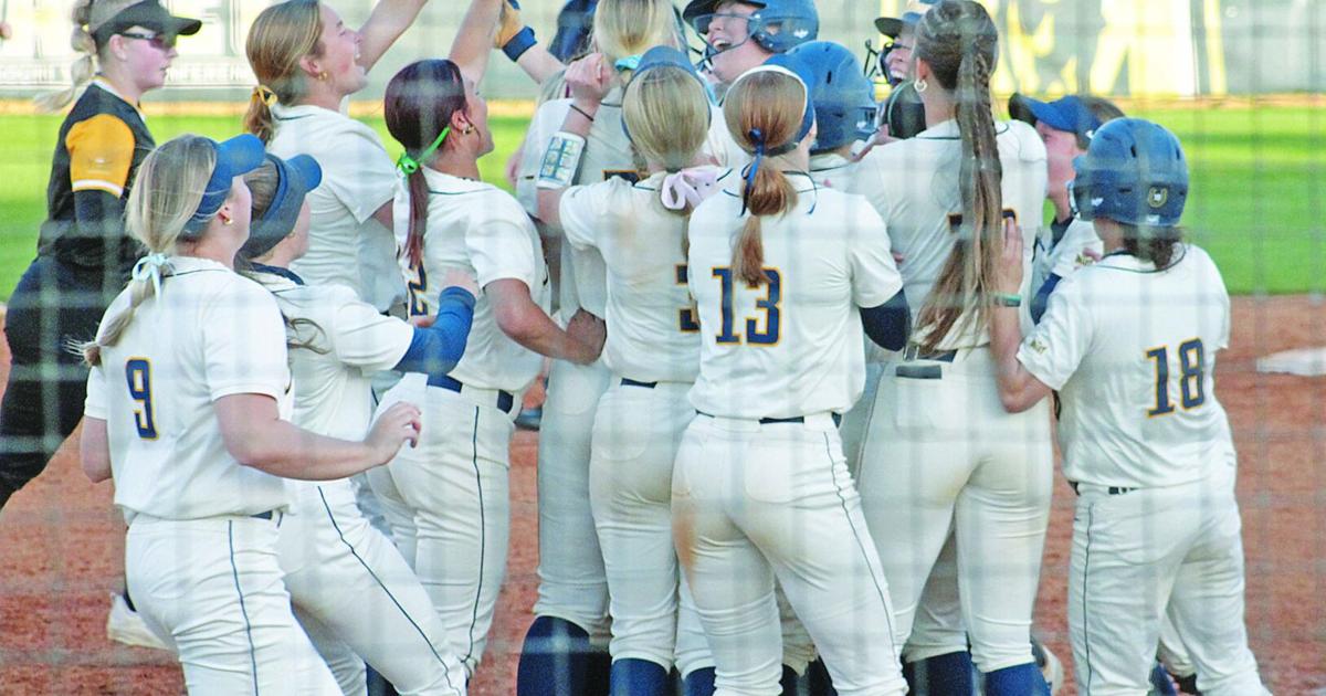 Racers earn home softball series win over Valpo | Murray State