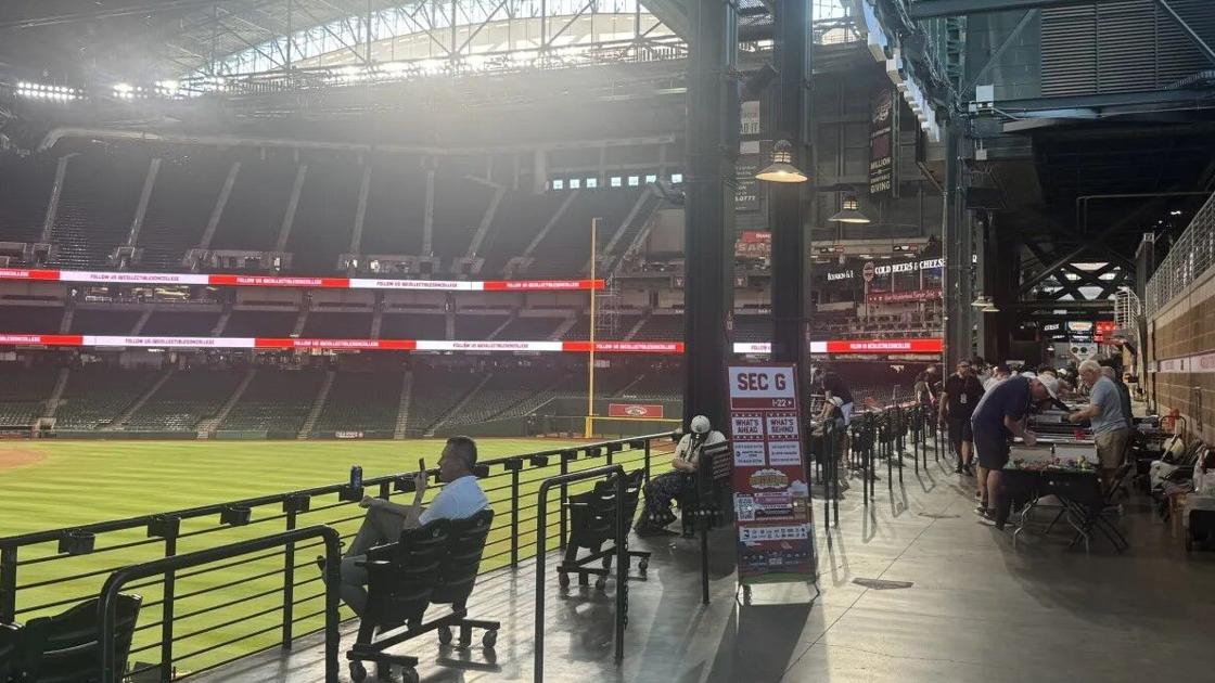 Arizona State Card Show grows from hobby to stadium showcase