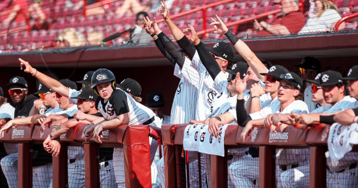 South Carolina tops Arkansas; Clemson swept in baseball