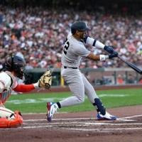 Yankees rout Giants 7-0 to open MLB season | Northwest & National News
