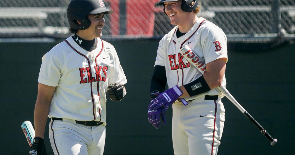 Elk offense explodes against struggling Yellow Jackets | Sports