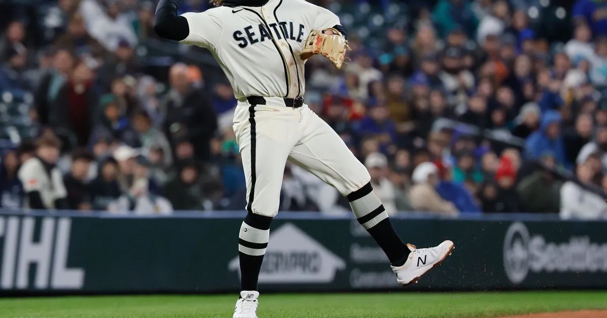 Brendan Donovan bounces back from error, flashes glove, bat in Mariners’ win