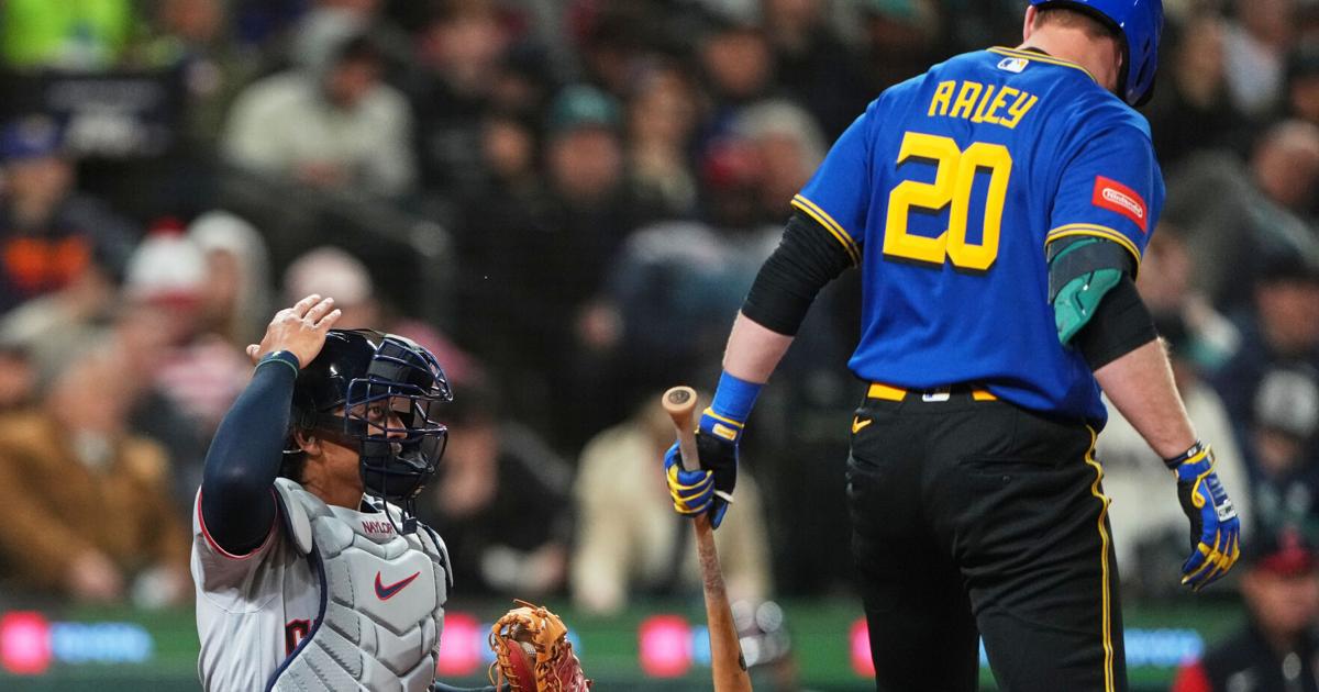 Tapping, twirling and "T" signs: Sports replays have a language all their own | Sports