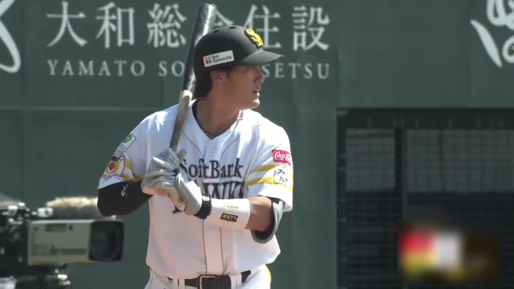 Fukuoka Softbank Hawks player So Otomo © Pacific League TV