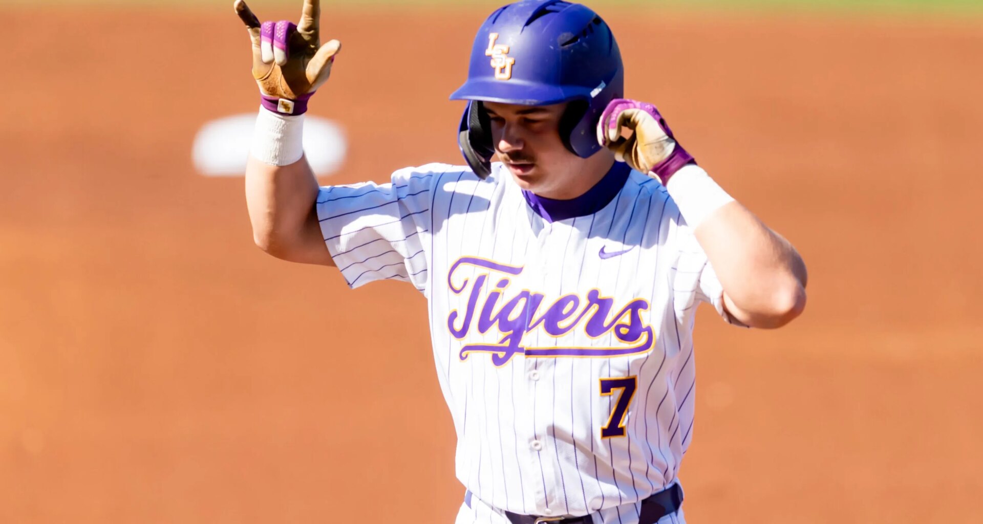 What are LSU baseball's odds to win the College World Series?