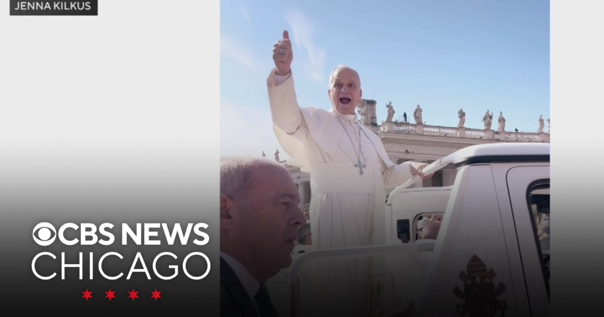 Chicago-area fan yells “God bless the White Sox” to the Pope