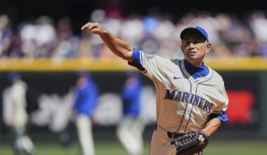 Former Seattle Mariners right fielder Ichiro Suzuki throws the ceremonial first pitch to former Mariners pitcher Randy Johnson before a baseball game between the Mariners and the Tampa Bay Rays in Seattle, Washington, on Aug. 10, 2025. [AP/YONHAP]