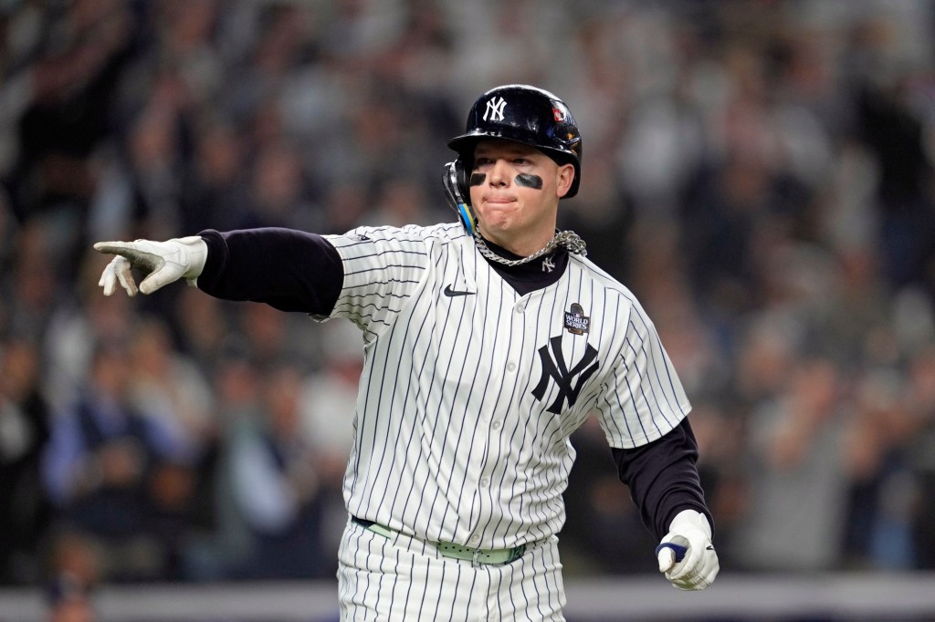 Padres add veteran outfielder Alex Verdugo on a minor-league deal