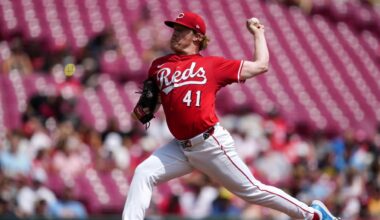 Cincinnati Reds pitcher Andrew Abbott throws in the first inning of a baseball game against the Milwaukee Brewers, Sunday, Aug. 17, 2025, in Cincinnati. (AP Photo/Grace Bradley)