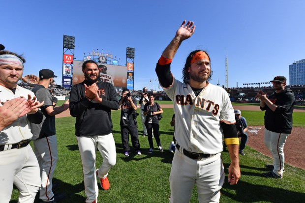 San Francisco Giants' Brandon Crawford (35) waves to the fans after their MLB game at Oracle Park in San Francisco, Calif., on Sunday, Oct. 1, 2023. (Jose Carlos Fajardo/Bay Area News Group)