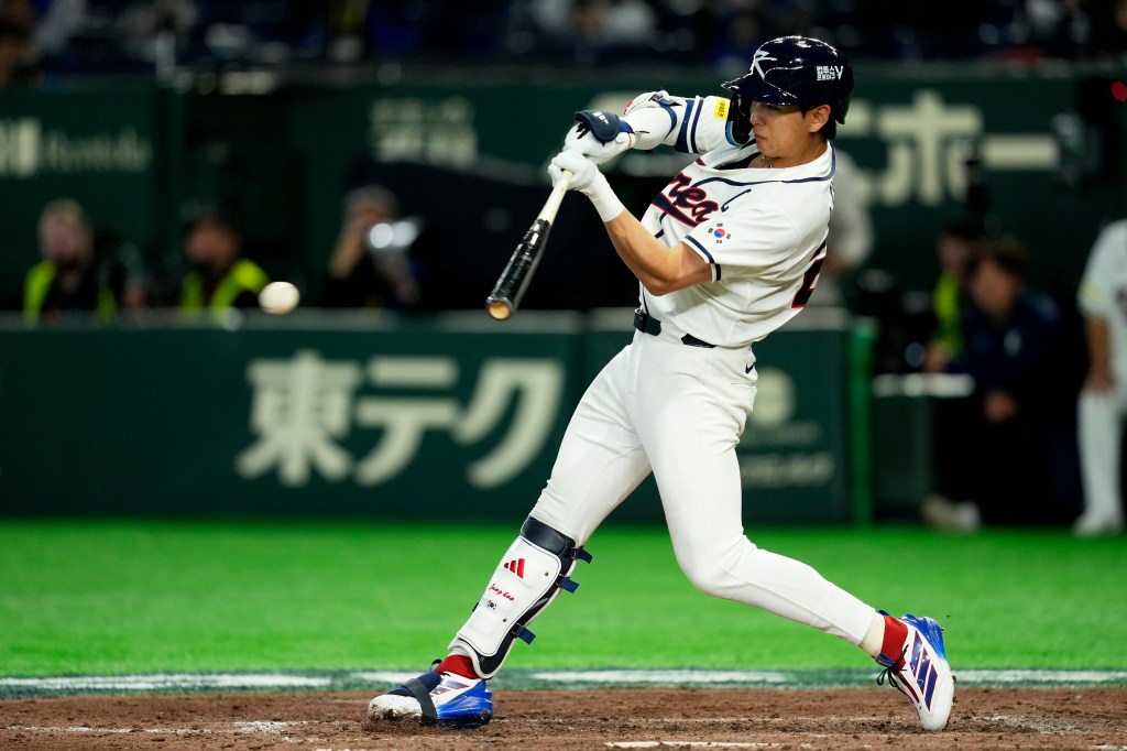 SF Giants' Jung Hoo Lee rolls ankle in WBC but shouldn't miss games