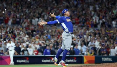 Daniel Palencia shows off WBC gold medal