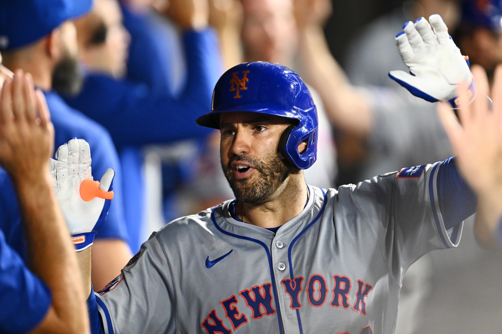 J.D. Martinez returning to Mets in special assistant role