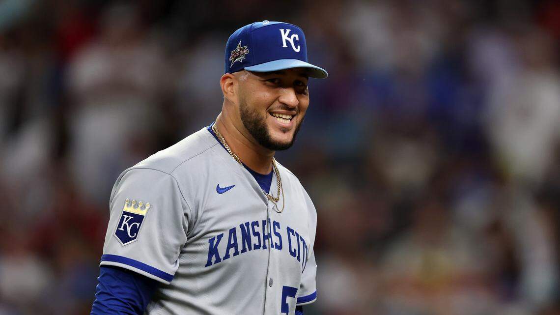 Royals weigh bullpen change after Carlos Estévez issues