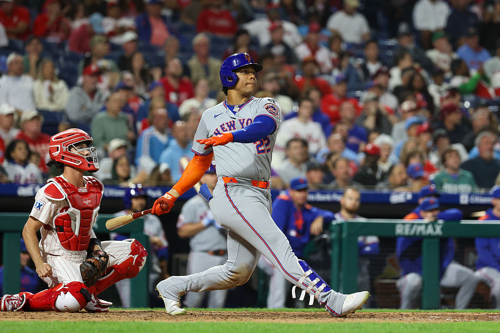 PHILADELPHIA, PENNSYLVANIA - SEPTEMBER 10: Juan Soto #22 of the New York Mets hits a solo home run during the eighth inning against the Philadelphia Phillies at Citizens Bank Park on September 10, 2025 in Philadelphia, Pennsylvania. (Photo by Isaiah Vazquez/Getty Images)