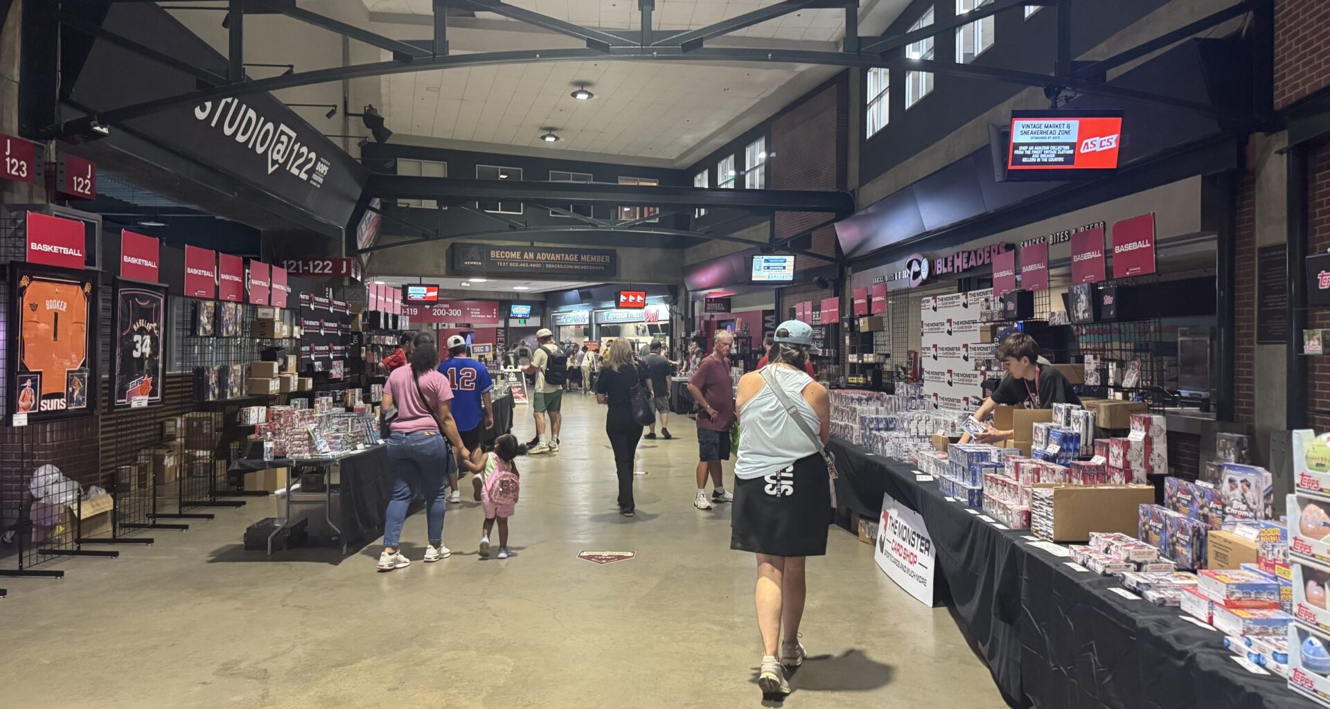 Arizona State Card Show at Chase Field grows into one of the Southwest’s largest card events