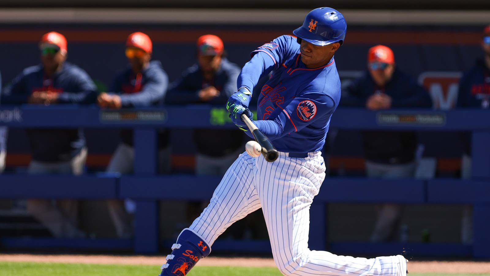 New York Mets left fielder Juan Soto (22) hits a single against the Houston Astros during the first inning at Clover Park. Mandatory Credit: Sam Navarro-Imagn Images