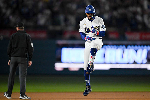 Dodgers beat D-backs with big pop early, small ball late
