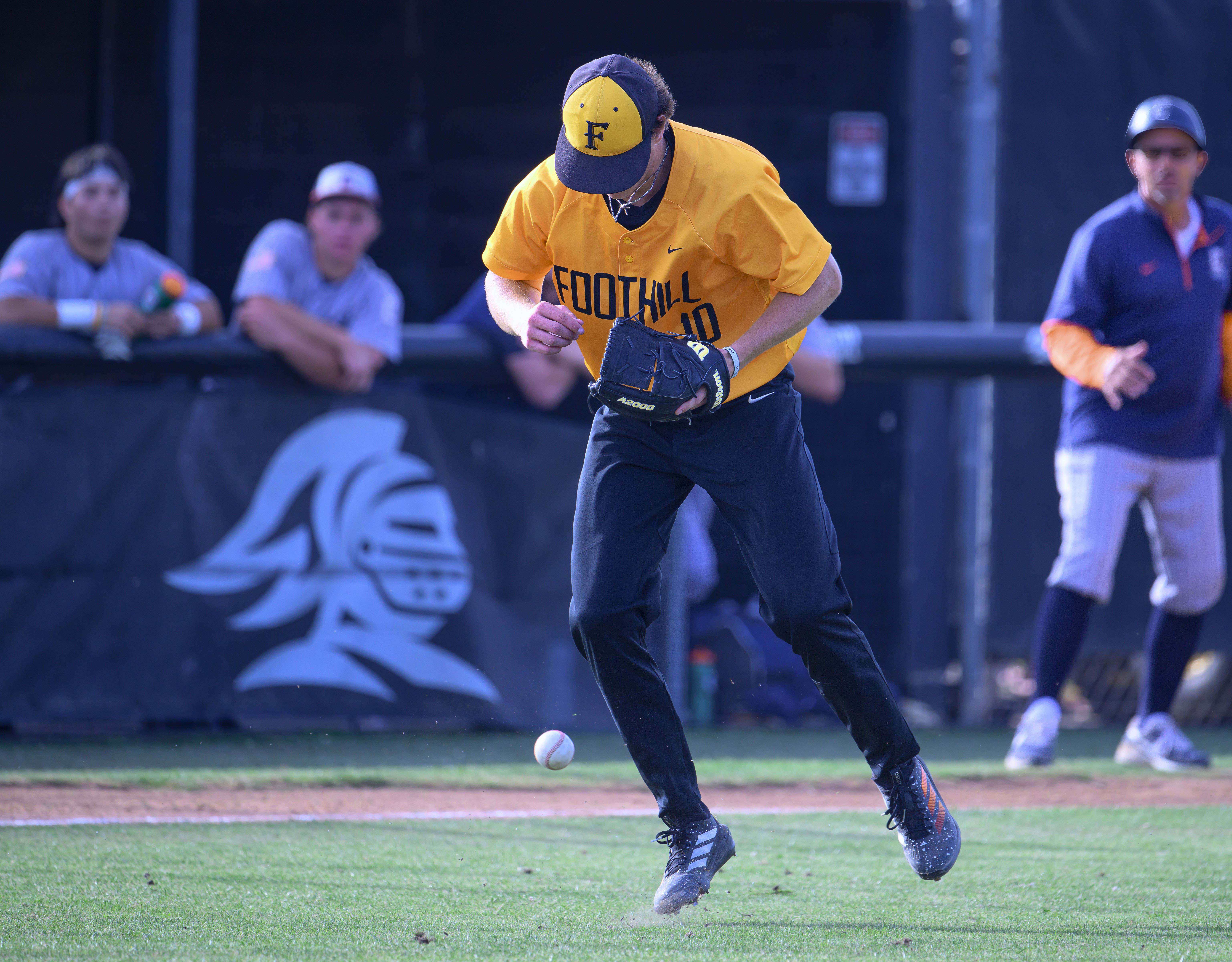 Trying to field a bunt laid down by Cypress’ Hibiki...