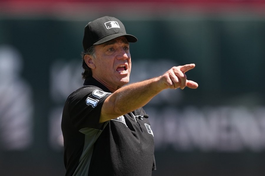 Twins Host Retirement Party for Longtime Umpire Phil Cuzzi - Just For Fun