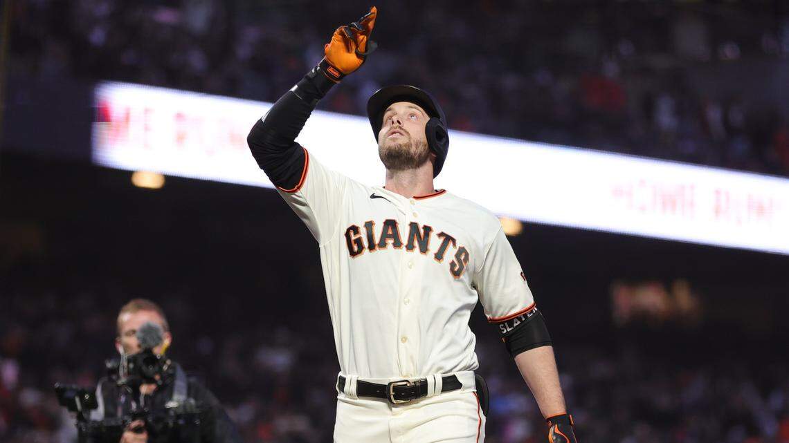 Marlins add veteran outfielder Slater. Roster now full