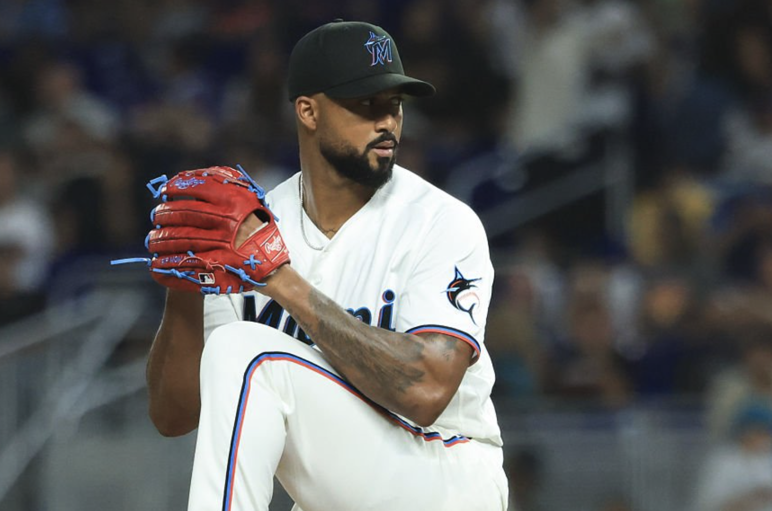 Vintage Sandy makes appearance on Opening Night - Marlins