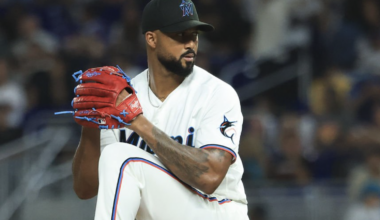 Vintage Sandy makes appearance on Opening Night - Marlins