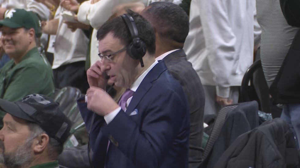 Jason Benetti gets ready to call the Illinois at Michigan State men's basketball game (02/7/26)