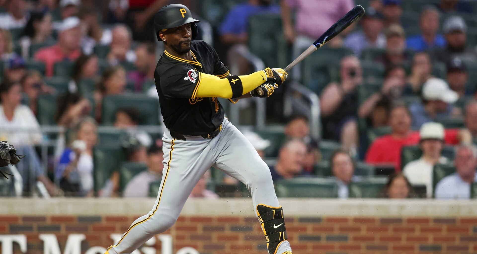 Andrew McCutchen, Texas Rangers Agree to Minor League Contract