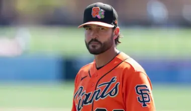 Giants' Tony Vitello warned of brutal awakening if Tennessee mindset sparks early-season panic image