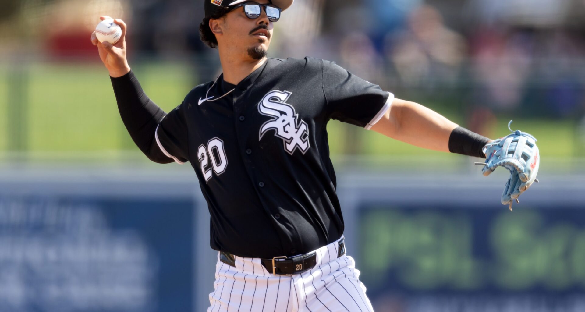 Chicago White Sox agree to terms on contracts with 31 players