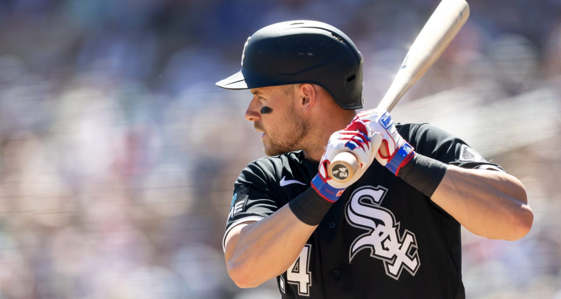 Chicago White Sox inform 2 players they won't make Opening Day roster
