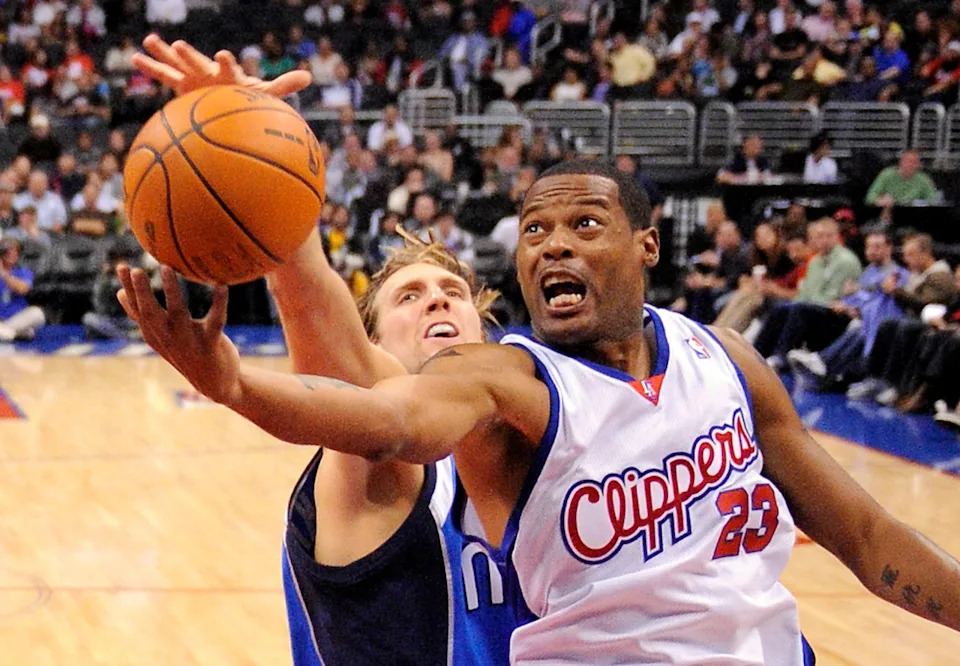 Marcus Camby, Dirk Nowitzki 