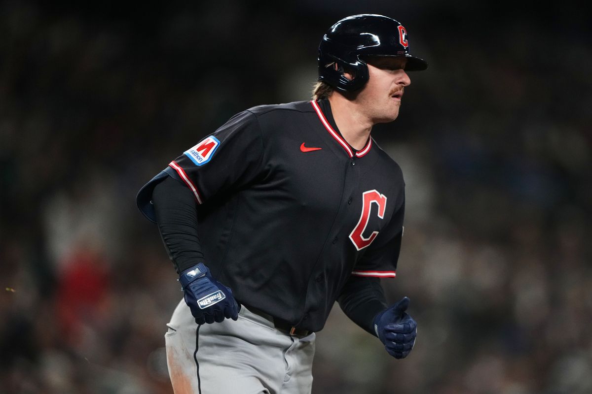 Guardians beat Mariners in extra innings