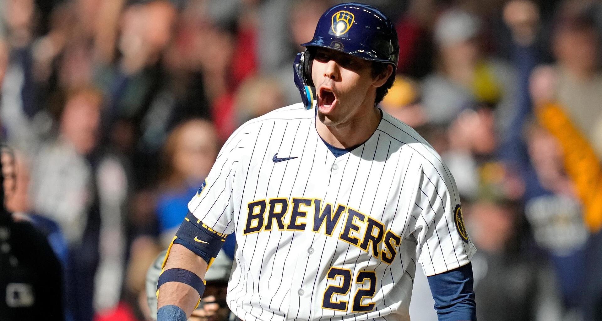 Christian Yelich homers to cap a 6-run rally in the 8th inning as Brewers beat White Sox 9-7