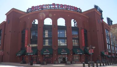 St. Louis police warns fans: watch for parking scams, expect traffic tie-ups before Cardinals opener