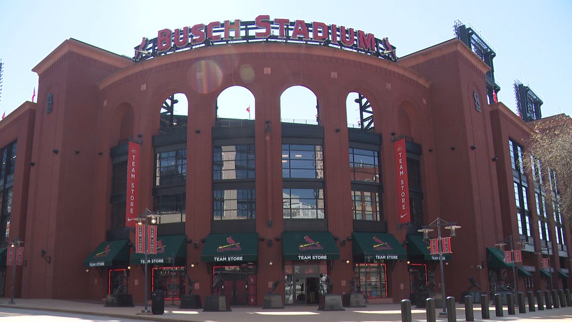 St. Louis police warns fans: watch for parking scams, expect traffic tie-ups before Cardinals opener