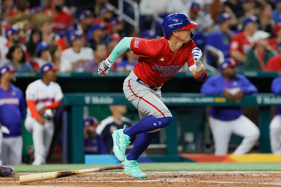 Puerto Rico center fielder Enrique Hernandez (5) hits an RBI single during the third inning against Dominican Republic at LoanDepot Park.