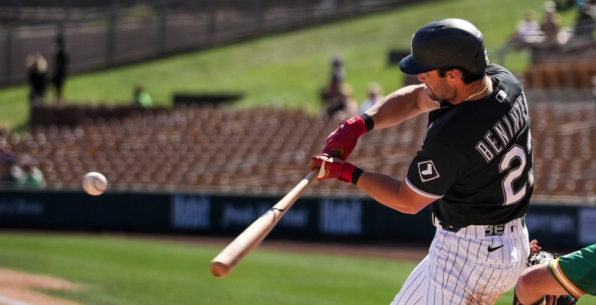 White Sox hang on to defeat the rallying Athletics, 6-4