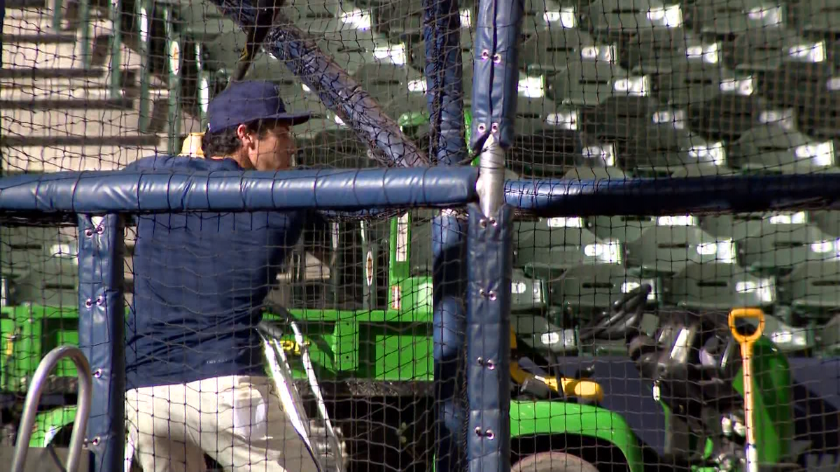 Brewers back in Milwaukee, ready to build off record-setting season