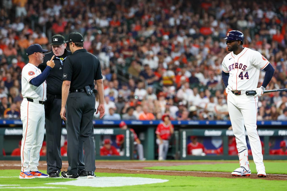 Houston roof takes away Yordan Alvarez home run in bizarre scene