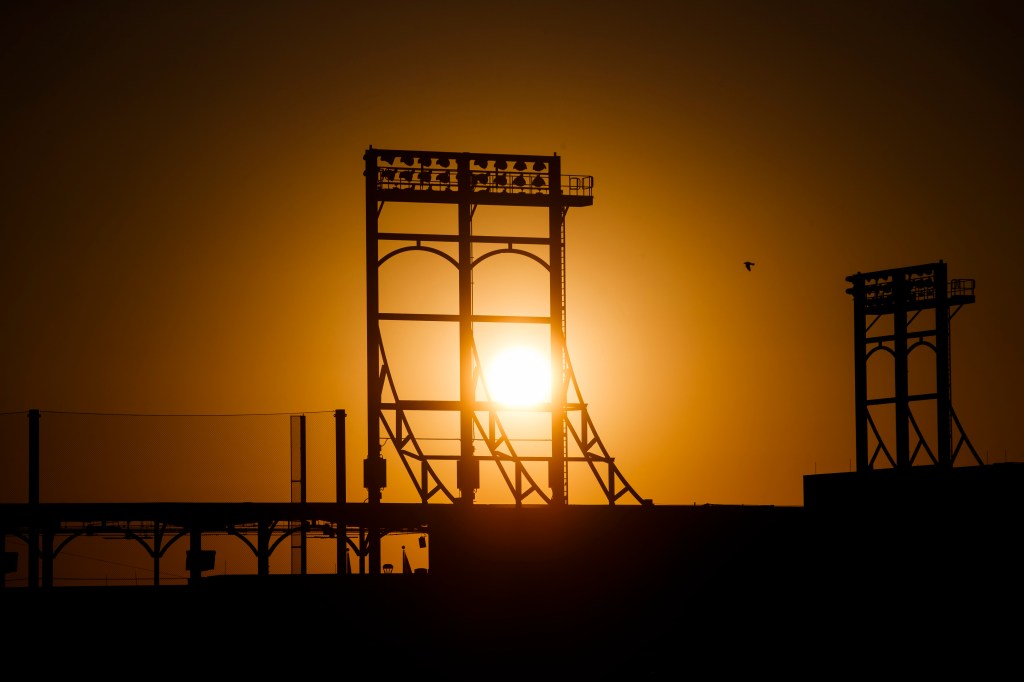 Chicago Cubs, White Sox adjust to record Arizona heat